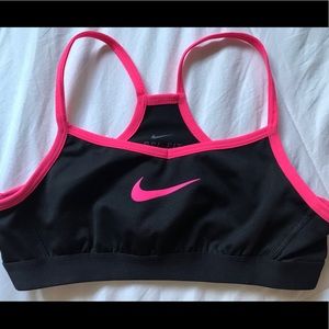 NEW NIKE SPORTSBRA